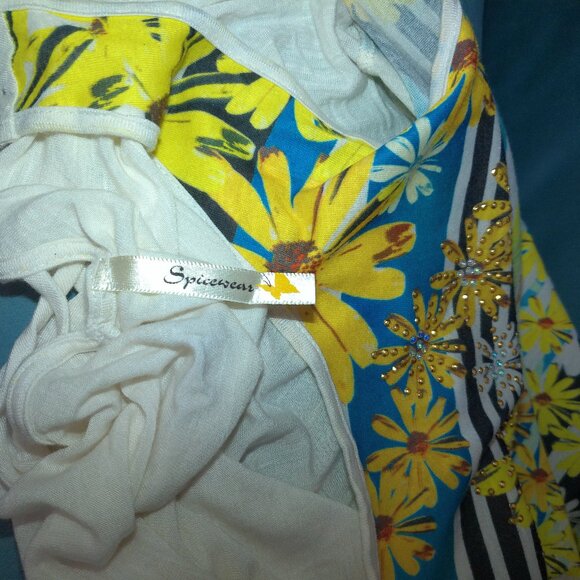 Spicewear, Stripe and daisy floral tank top, with golden/silver studs design. - Picture 10 of 11